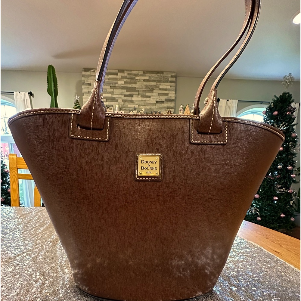 ***LAST PRICE DROP***Brand New Dooney & Bourke purse